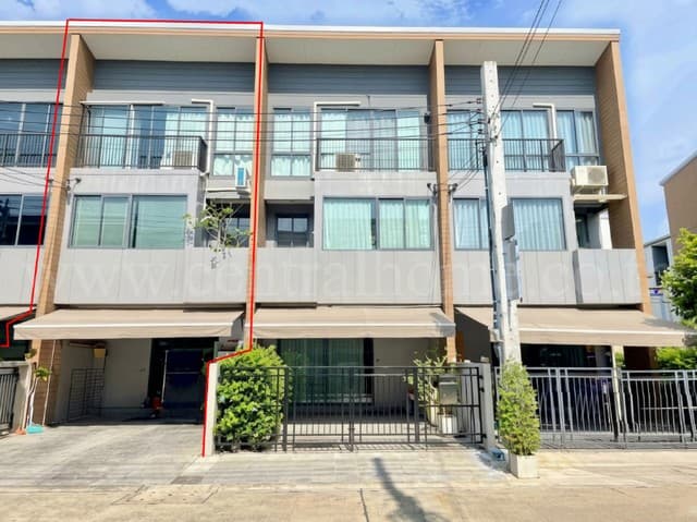 ทาวน์โฮม 3 ชั้น บ้านกลางเมือง สุขุมวิท - อ่อนนุช 70/1 ราคาถูกที่สุดในโครงการ