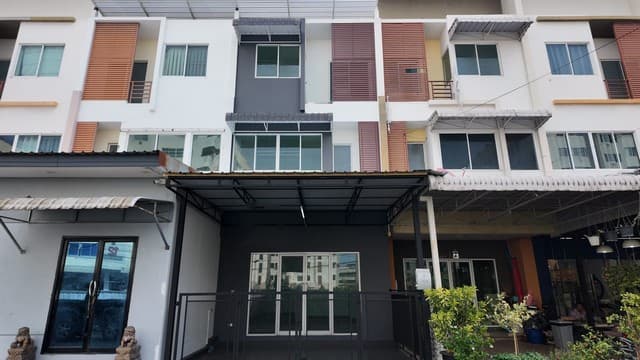 ขายทาวน์เฮ้าส์ 3 ชั้น โครงการ ปริญ รามอินทรา-วัชรพล เขตบางเขน กรุงเทพฯ ห่างจาก ตลาดนัดเลียบด่วนรามอินทรา 4.6 กม.