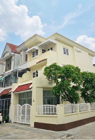 รหัสC7139 ให้เช่าทาวน์โฮม 3ชั้น ย่านลาดพร้าวโชคชัย 4 บ้านหลังมุม เหมาะทำโฮมออฟฟิศและพักอาศัย