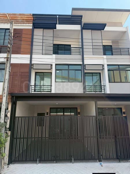 ขายทาวน์โฮม 3 ชั้น ซิกเนเจอร์ ถนนวัชรพล ทำเลดีเยี่ยม ใกล้ทางด่วน เนื้อที่ 17 ตรว 3นอน 3น้ำ บ้านหันทิศเหนือ