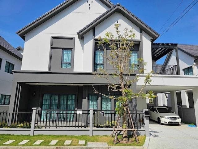 HR 9951 ให้เช่าบ้านเดี่ยว Centro บางนา ใกล้เมกาบางนา เฟอร์นิเจอร์และเครื่องใช้ไฟฟ้าครบ เลี้ยงสัตว์ได้