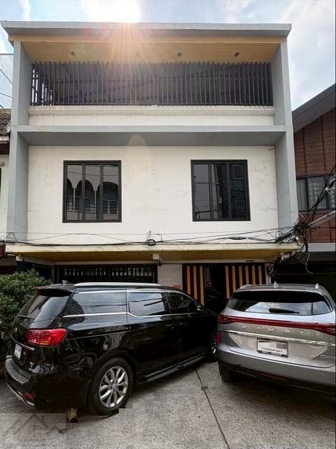 ให้เช่าบ้านเดี่ยว 3 ชั้น 220 ตร.ม. ย่านหัวลำโพง ซอยพระยาสิงหเสนี ใกล้ MRT หัวลำโพง