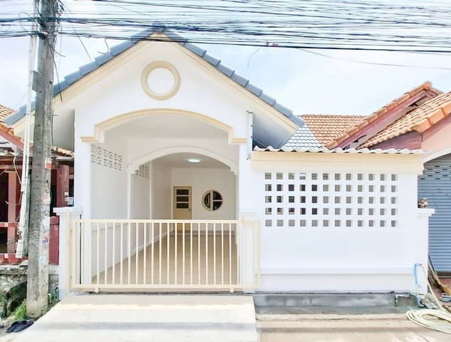 บ้านราคาไม่เกินล้าน ใกล้ห้างโลตัส สี่แยกนิคมพัฒนา ผ่อนเพียงเดือนละ 5000 กว่าบาท