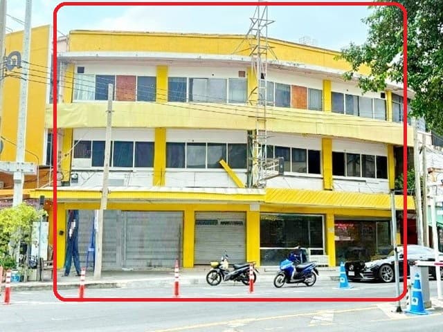 ติดถนนพระราม 4 ซ.จุฬา ใกล้ MRT สามย่าน 450 ม.พื้นที่ต่อชั้น 36 ตร.ว.144 ตร.ม. ตึกแถวให้เช่า 2 นอน 5 น้ำ