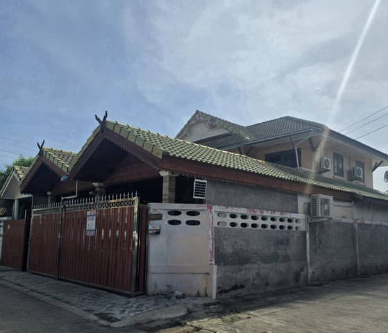 townhouse - 4Bedroom2Bathroom พื้นที่เท่ากับ 40 ตร.วา 2790000 บาท. ไม่ไกลจาก • สถานีรถไฟฟ้าบางใหญ่ MRT • เซ็ลทรัล เวสเกต • บิ๊กซี บางใหญ่ • โรงพยาบาล เกษมราษฎร์ • โรงพยาบาลบางใหญ่ • ตลาดบางใหญ่ • ตลาดแสงจันทร์ • สถานีตำรวจบางใหญ่ • ที่ว่าการอำเภอบางใ