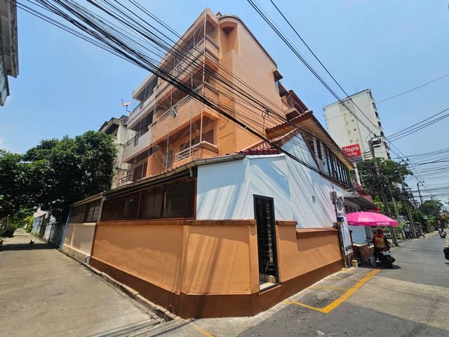 ตึกหัวมุมติดถนนให้เช่าชั้น 2,3,4+ดาดฟ้า 30,000/เดือน ซ.ลาดพร้าว 87 ทะลุ ซ.ประดิษมนูธรรม 10