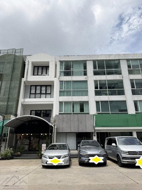 ให้เช่าอาคาร 4 ชั้น 1 คูหา 19 ตร.ว. ซอยสุขุมวิท 39 พร้อมพงษ์ ใกล้เอมควอเทีย