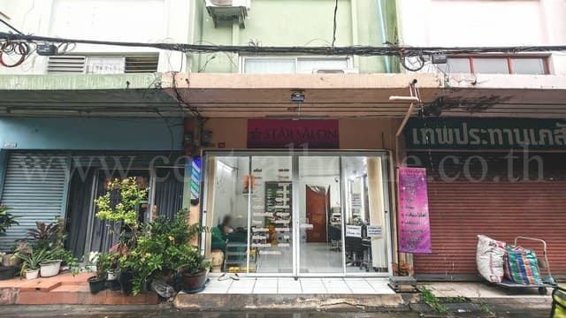 ลดราคาด่วน อาคารพาณิชย์ 3 ชั้นครึ่ง ติด MRT ลาดพร้าว 101