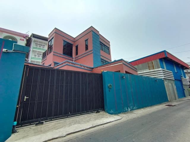 BH4121 ให้เช่าบ้าน 3 ชั้น ทำโฮมออฟฟิศได้ ใกล้เซ็นทรัล พระราม 2 ตรงข้ามโรงเรียนพระยามนธาตุ ทำเลดี เดินทางสะดวก เหมาะพักอาศัยและทำธุรกิจ