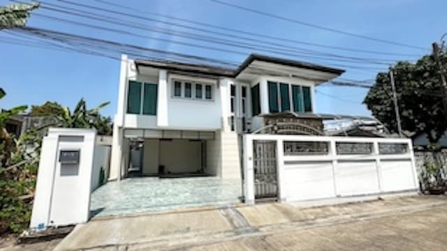 BH4116 ให้เช่าบ้านเดี่ยว 2 ชั้น พัฒนาการ 50 ศรีนครินทร์ หมู่บ้านเคหะนคร 3 บ้านรีโนเวทใหม่ พร้อมอยู่ ใกล้รถไฟฟ้าสายสีเหลือง