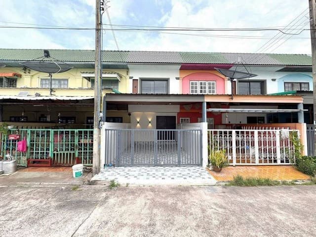 ายทาวน์เฮาส์ 2 ชั้น หมู่บ้านเรือนแก้ว ใกล้เครือสหพัฒน์ แหลมฉบัง TP-H2207