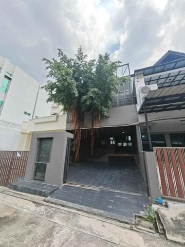 ให้เช่าอาคาร 3 ชั้น 38 ตร.ว. อาคารสไตล์ Loft ถนนพระราม 9 ซอย 19 ใกล้ทองหล่อ