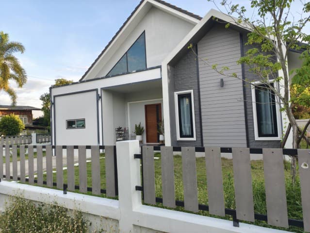 บ้านให้เช่าพร้อมเฟอร์นิเจอร์ครบ หิ้วกระเป๋าเข้าอยู่ได้เลย เพียง 15,000 บาท/เดือน