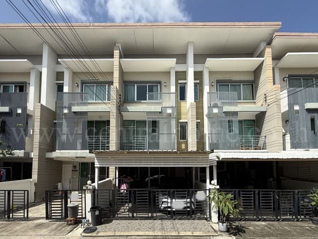 จองด่วน ทาวน์โฮม 3 ชั้น ทาวน์พลัส ประชาอุทิศ - ทุ่งครุ บ้านสวย พร้อมอยู่