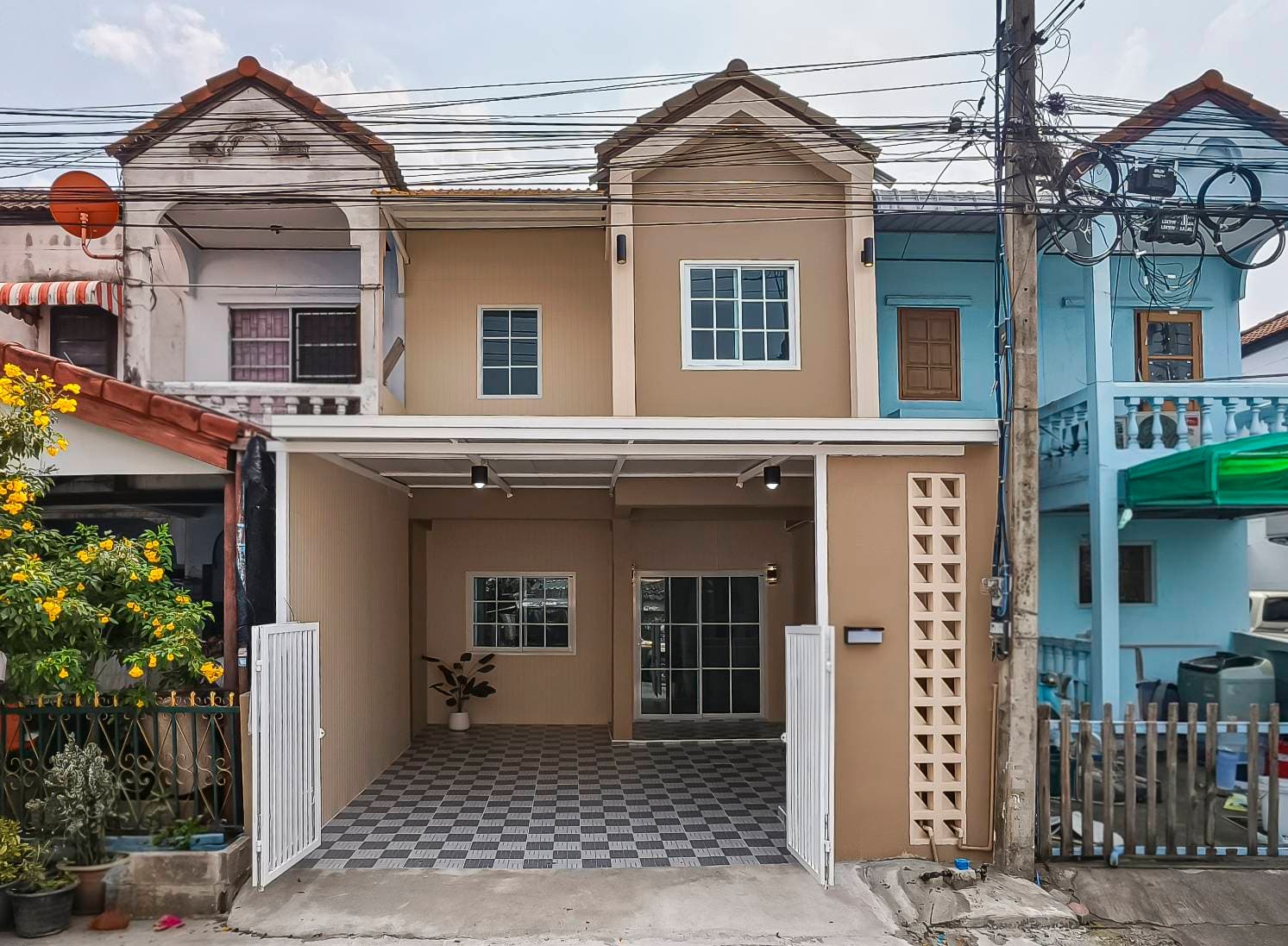 หมู่บ้านธารารินทร์ รังสิตคลอง 2 ซอยรังสิต-นครนายก 56 ถนนรังสิต – นครนายก ธัญบุรี ปทุมธานี ทาวน์โฮมพร้อมอยู่รีโนเวทใหม่ พร้อมของแถมจัดเต็ม
