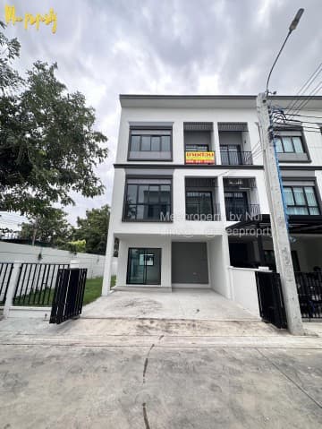 ขาย / เช่า ทาวน์โฮม 3 ชั้น หลังมุม ทำเลสุขุมวิท 113 หมู่บ้านลุมพินี ทาวน์เพลส สุขุมวิท–ศรีนครินทร์ พื้นที่ 29 ตร.ว. ME-283