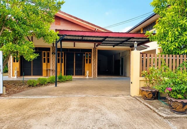 ขายบ้านใกล้หาดแหลมแม่พิมพ์จังหวัดระยอง ที่ดิน 126.8 ตร.วา 507.2 ตร.ม. จัดสวน ปลูกผักสวนครัว ทำมุมพักผ่อนได้เต็มที่ 3 นอน 4 น้ำ