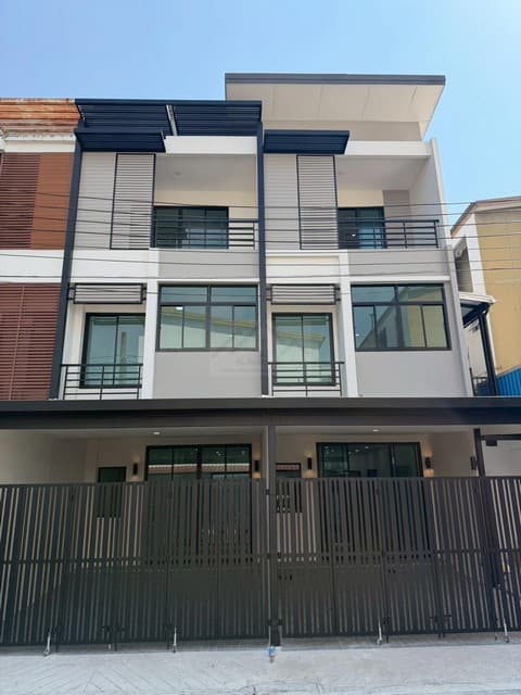 T26-187 ขาย ทาวน์เฮ้าส์ - ใกล้กับ หลังตลาดถนอมมิตร เพียง 50 เมตร ใกล้ทางด่วน 17 ตารางวา ชั้นที่ 1