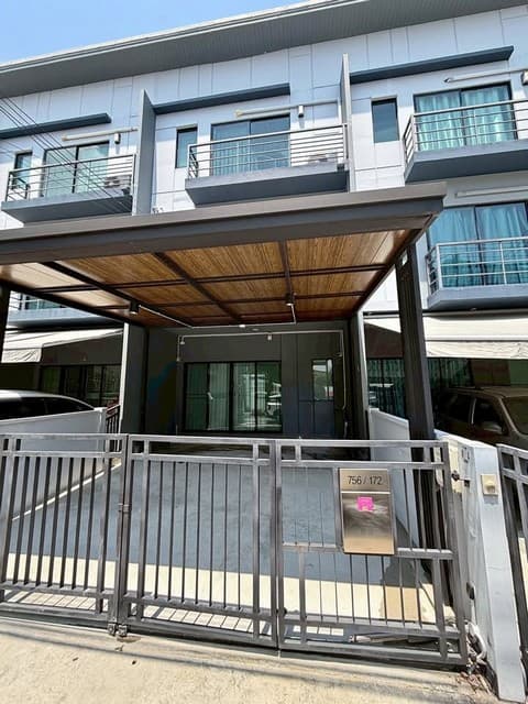 ขายทาวน์โฮม 3 ชั้น 4 ห้องนอน บ้านกลางเมือง พระราม 9-อ่อนนุช ทำเลดีติดถนนเมน ใกล้ Airport Link สถานีบ้านทับช้าง