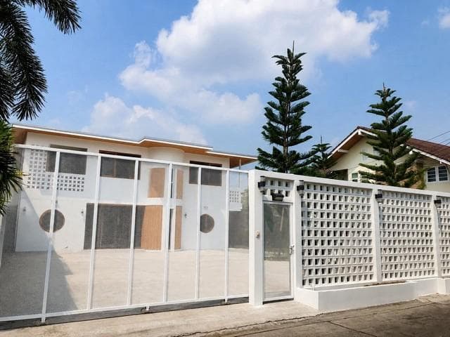 ขายบ้านเดี่ยว 2 ชั้น หลังมุม ซอยลาดพร้าว 87 รีโนเวทใหม่ สไตล์ Minimal Luxury