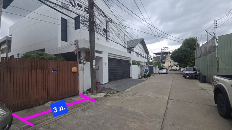 ขายที่ดินพร้อมสิ่งปลูกสร้าง 82 ตร.ว. พหลโยธิน ซอย 8 (ซอยสายลม) แปลงสี่เหลี่ยมสวย ถนนสูงน้ำไม่ท่วม ทำเลดี