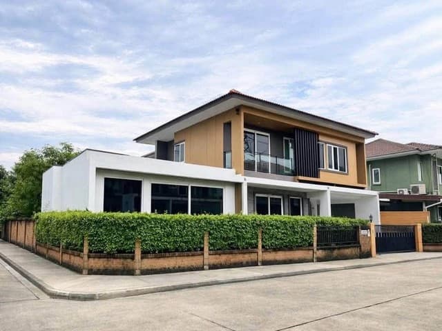 ขายบ้านเดี่ยว 2 ชั้นหลังมุม 73.60 ตรว. โครงการโกลเด้น วิลเลจ อ่อนนุช – พัฒนาการ ซอยอ่อนนุช 65 โซนหน้าหมู่บ้าน ใกล้ Airport Link บ้านทับช้าง