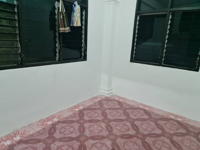 บางหญ้าแพรกบ้านมุทรสาคร เข้าออกได้หลายเส้นทาง น้ำไฟพร้อมบ้านเดี่ยวเมืองสมุทรสาครให้เช่า และขาย 36 วา ชั้นเดียว