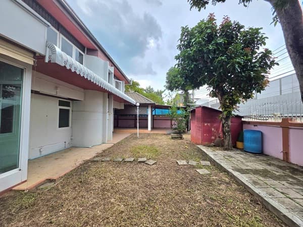 สินทรัพย์ศักยภาพสูง ทำเลทองสุขุมวิท ขายด่วน ! บ้านพร้อมที่ดินแปลงสวย ทำเลทองสุขุมวิท 64 แปลงหัวมุม สังคมบ้านหลังใหญ่ เข้ 2