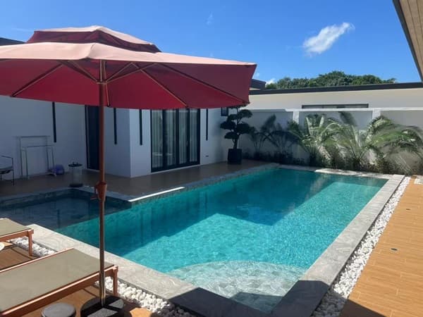 Luxury villa with a private swimming pool for sale in Phuket City. Conveniently located near shopping areas, Robinson, a 3