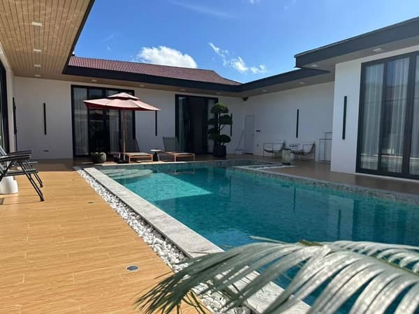 Luxury villa with a private swimming pool for sale in Phuket City. Conveniently located near shopping areas, Robinson, a 5