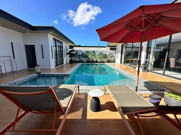 Luxury villa with a private swimming pool for sale in Phuket City. Conveniently located near shopping areas, Robinson, a 4