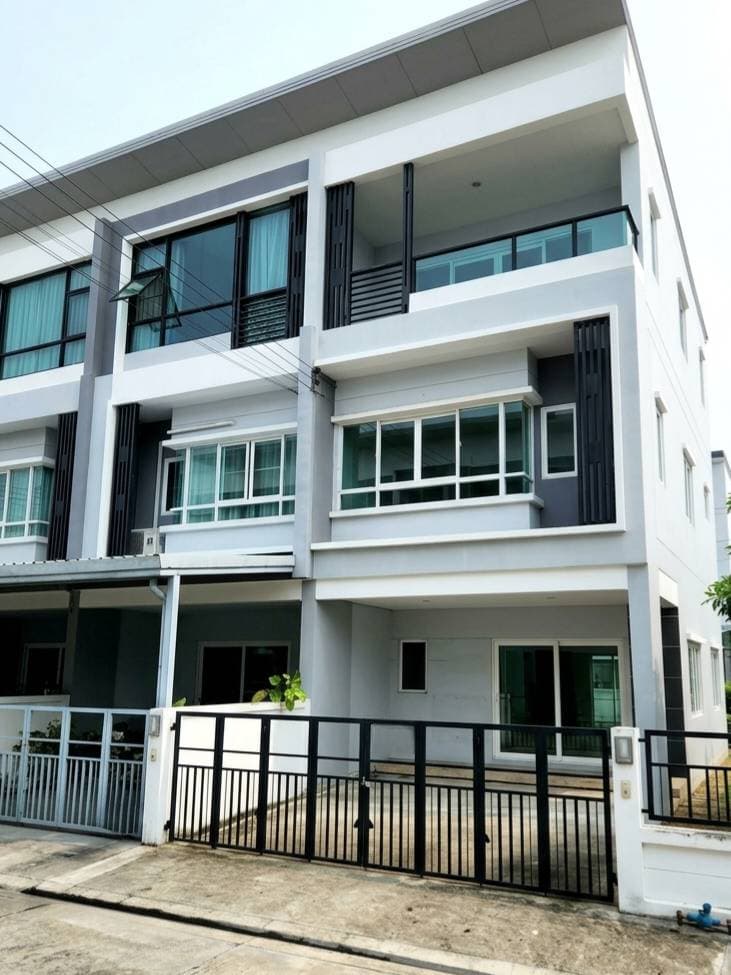 ช่วงโปร! ทาวน์โฮมวัชรพล 3ชั้น-หลังมุม หลังใหญ่  : เดอะริคโค้ ทาวน์ วัชรพล ซอยร่วมมิตรพัฒนา(ห้าแยก) 3