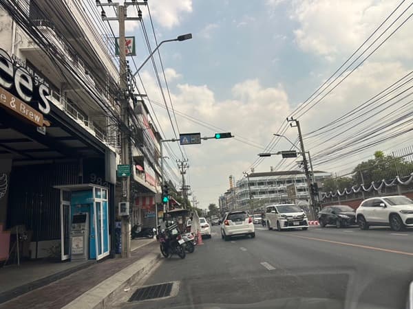 ขายด่วน! อาคารพาณิชย์ 3.5 ชั้น พร้อมผู้เช่า ทำเลทองแบริ่ง ตรงข้าม รร.เซนต์โยเซฟ โทร 092-830-9541 4