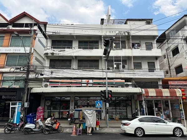 ขายอาคารพาณิชย์ 3.5 ชั้น ทำเลทองแบริ่ง ตรงข้าม รร.เซนต์โยเซฟ พร้อมผู้เช่า(7-11) ผลตอบแทน มากกว่า 5 เปอร์เซ็น 3