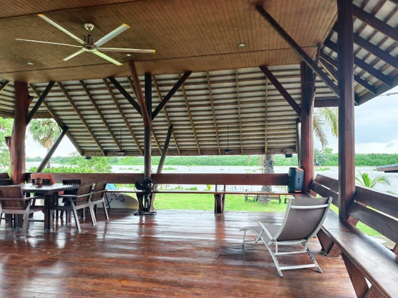 ขายบ้านเดี่ยวริมแม่น้ำสไตล์ล้านนาโมเดิร์น วิวสวย บรรยากาศดี พร้อมท่าเรือและโป๊ะส่วนตัว ต.บางแตน จ.ปราจีนบุรี 5