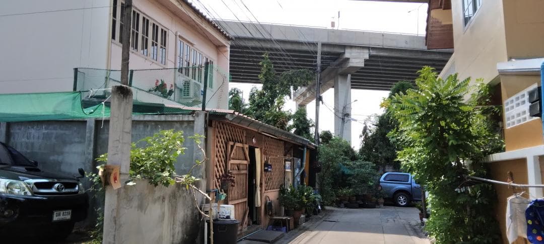 ขายที่ดินพร้อมบ้านไม้เก่า สุขุมวิท ย่านพระโขนง ใกล้อ่อนนุชโลตัส ต้องปลูกบ้านใหม่ ราคาถูกมากก 4