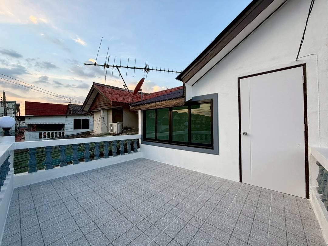 หมู่บ้านทรายทองนิเวศน์  ใกล้ห้าแยกปากเกร็ด ทาวน์เฮาส์ 2 ชั้นตกแต่งใหม่พร้อมอยู่ ทำเลดี ใกล้ห้าแยกปากเกร็ด 6