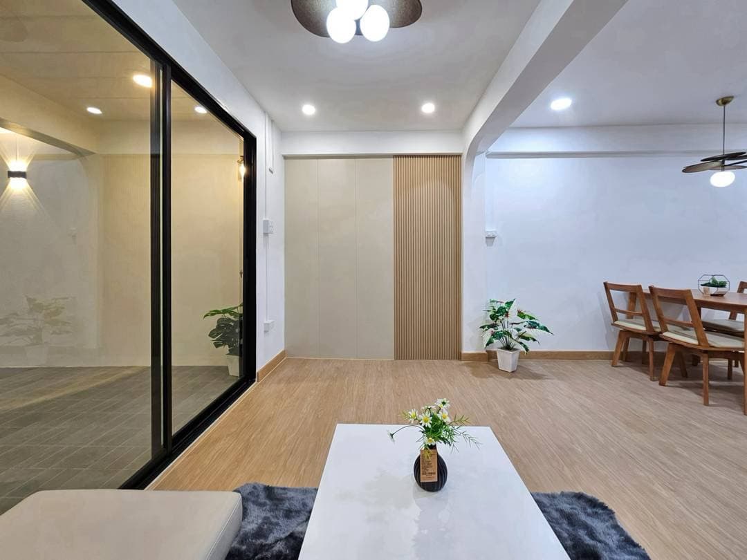 [ทำเลเมืองนนท์ เข้าออกได้ 3 ทาง] ทาวน์เฮาส์ 2 ชั้น ซอยเรวดี 57 2