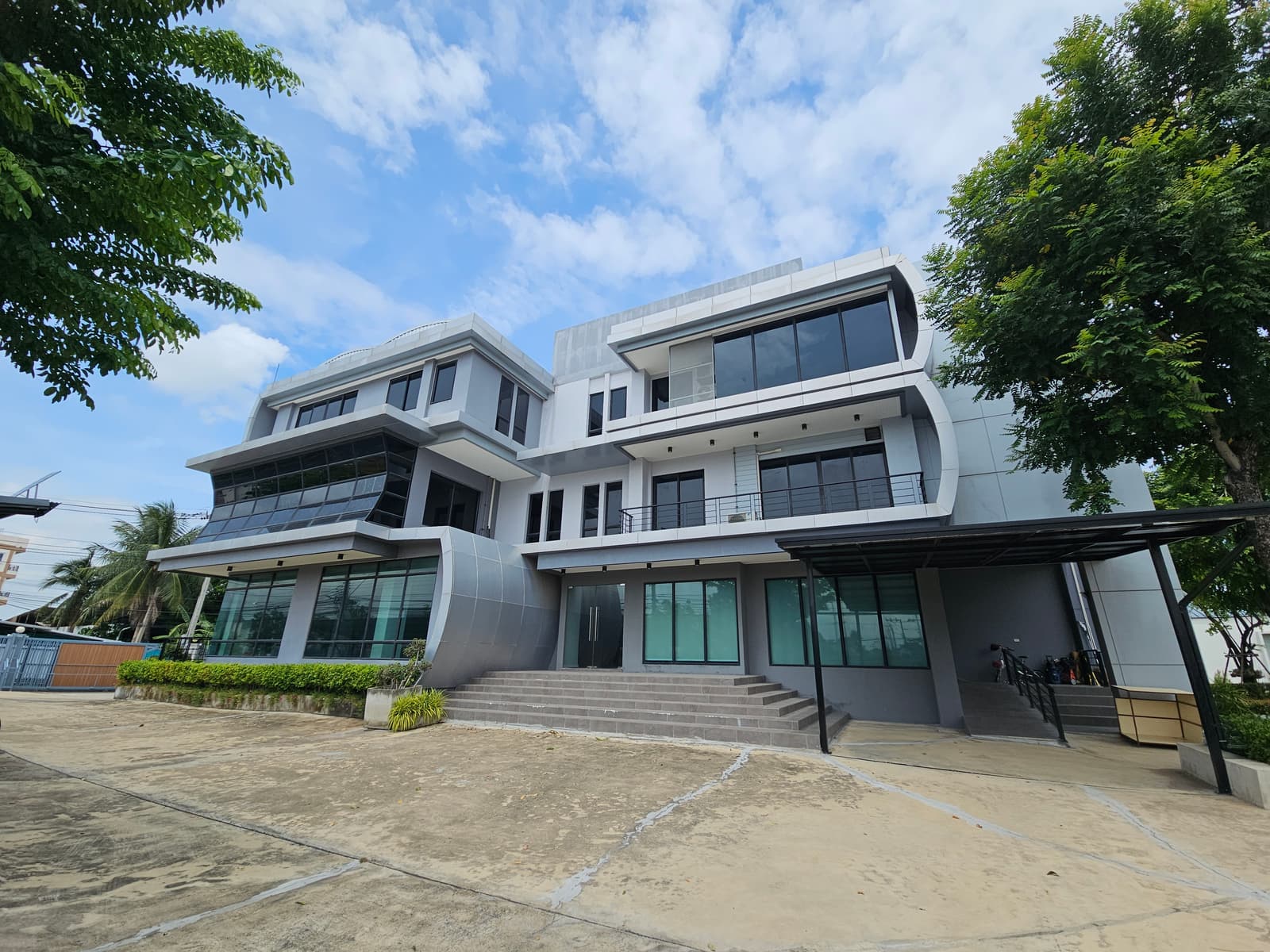ให้เช่า! สำนักงาน 3 ชั้น + หอพักพนักงาน พุทธมณฑลสาย 1 (เนื้อที่ 2 ไร่) 3