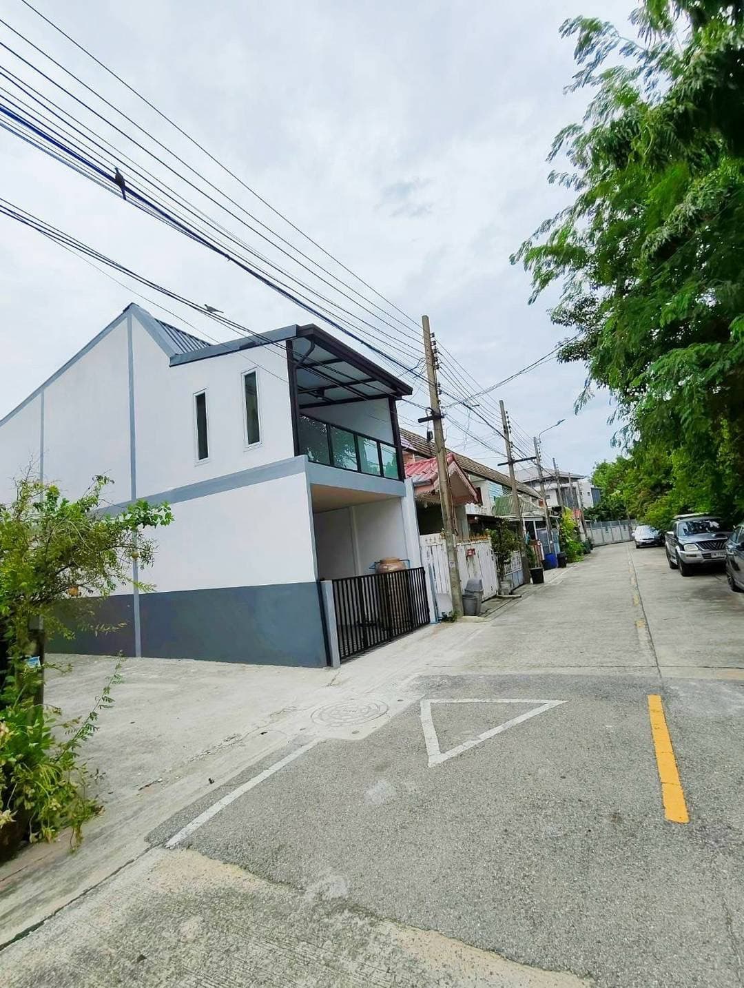 หมู่บ้านทรายทองนิเวศน์  ใกล้ห้าแยกปากเกร็ด ทาวน์เฮาส์ 2 ชั้น หลังมุม ตกแต่งใหม่พร้อมอยู่ ทำเลดี 3