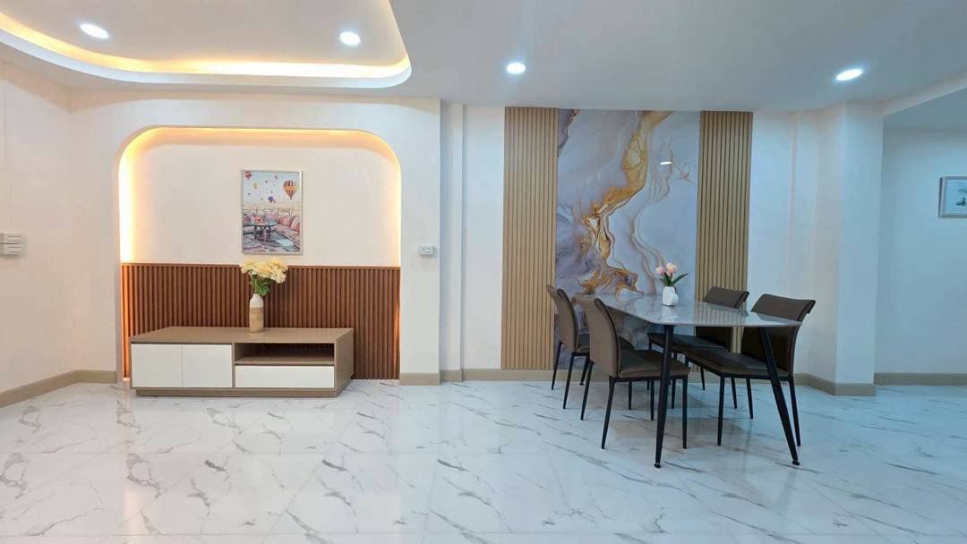 ขายทาวน์เฮาส์ 2 ชั้น ตกแต่งใหม่พร้อมอยู่ ทำเลทองดีที่สุด! โครงการ: หมู่บ้านรัตนาธิเบศร์ (บางบัวทอง-นนทบุรี)