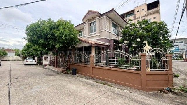 ที่ดินเปล่า 4 ห้อง เนื้อที่ 191 ตร.ว. ห่างจาก สนง. ขนส่งจังหวัด เเละรพ. ธนบุรี ทุ่งสง เพียง 4 นาที
