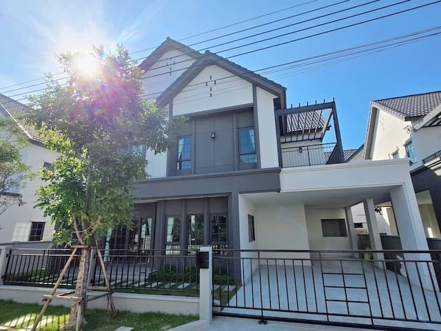 สาริกา-นางรอง แม็คโคร นครนายก 300ม.หลวงพ่อปากแดง ขาย-ให้เช่า บ้านเดี่ยว จังหวัดนครนายก (บ้านใหม่) 66ตรว. โรงพยาบาลนครนายก 3นอน 2น้ำ