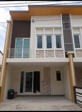 ขายด่วน บ้าน ขายบ้านแฝด (สภาพใหม่) ถ.รังสิต-วงแหวน คลอง 5 35.9 ตร.ว. 3 น 2 น้ำ 2 จอดรถ ราคา 3.09 ล้านบาท area 36 ตารางวา ใกล้กับ Tesco Lotus คลอง 5 บรรยากาศดี