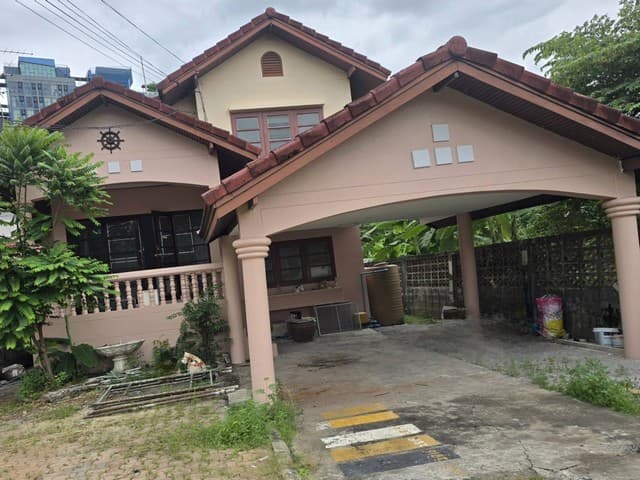 ให้เช่า บ้านเดี่ยว 2 ชั้น 100 ตรว. 4 ห้องนอน ถนนรามอินทรา ใกล้แฟชั่นไอซ์แลนด์