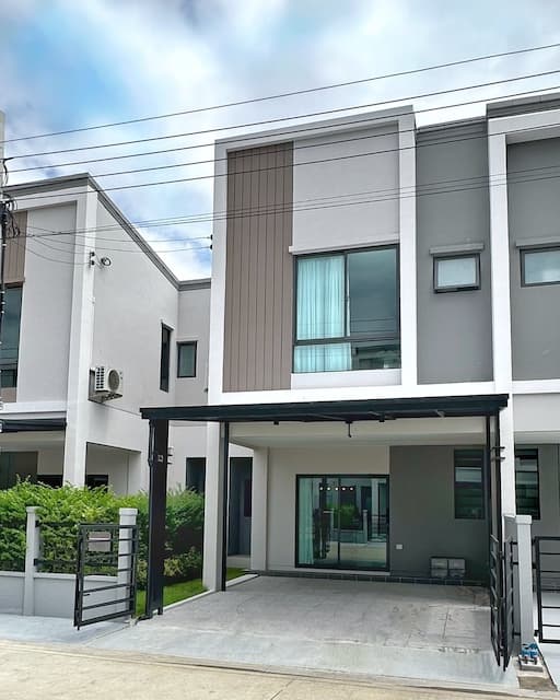 BH3716 ให้เช่า ทาวน์โฮมใหม่ โครงการพลีโน่ สุขุมวิท-บางนา 3 ใกล้เมกาบางนา แต่งครบ เฟอร์พร้อมอยู่