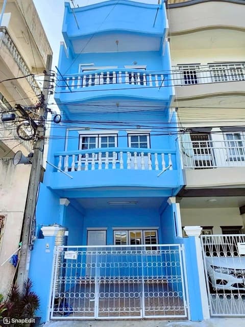 แยกอุทยาน ให้เช่าทาวน์เฮ้าส์ 3.5 ชั้น ใหม่ 22ตร.วา. 252 ตร.ม.ถ.บรมราชชนนี-พุทธมณฑลสาย 3 3 นอน ศาลาธรรมสพน์ ทวีวัฒนา
