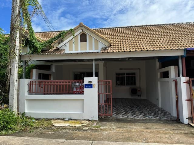 ขายบ้านทาวน์เฮ้าส์ผ่อนตรง หมู่บ้านเซนสิริ ทาวน์ 2 แยกเจสัตหีบ บ้านทาว์นเฮ้าส์ 1 ชั้น
