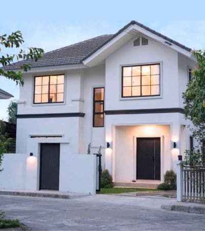 กาญจน์กนกวิลล์ 3 บ้านตกแต่งครบ พื้นที่สวนสไตล์อังกฤษหน้าบ้าน พื้นที่หลังบ้านและข้างบ้านขนาดใหญ่