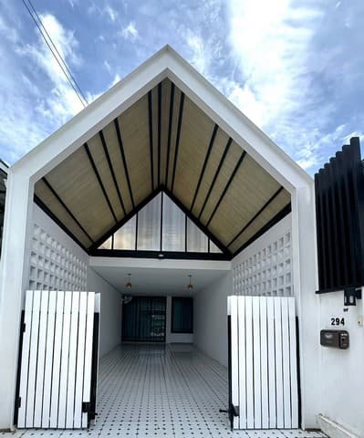 บ้านรีโนเวทพร้อมอยู่ ใกล้ตลาดไร่วนาสิน ซอยสยามคันทรีคลับ พัทยา